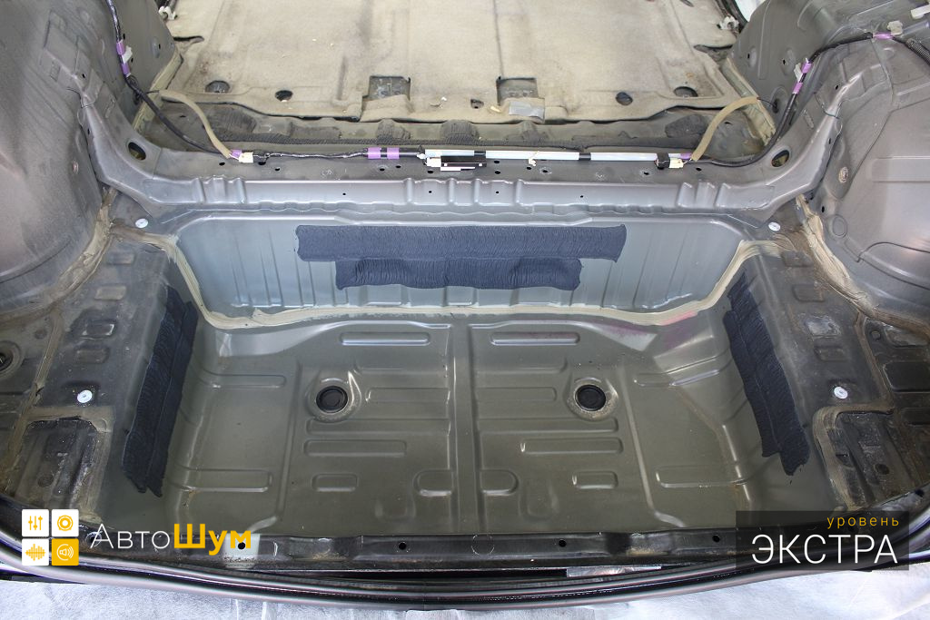 Штатная шумоизоляция багажника Тойота РАВ 4 (XA30)