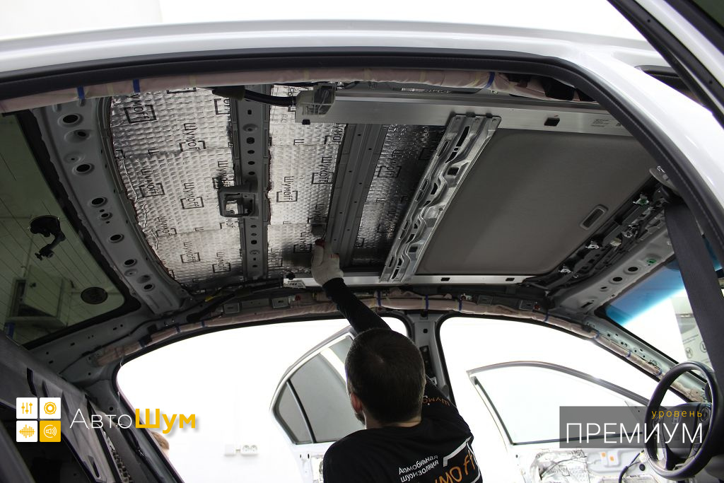 Клеим виброизоляцияю на крышу Хонда Аккорд