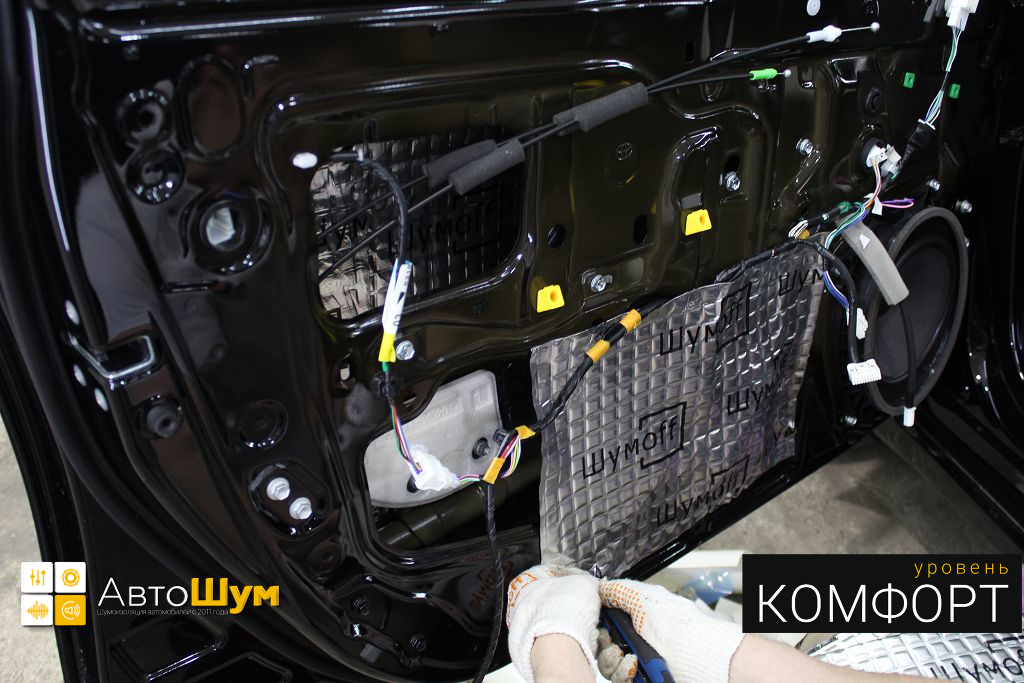Океливаем технологические отверстия дверей Тойоты Камри Xv55
