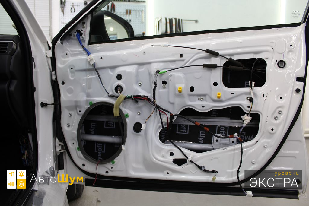 Звукоизоляция дверей Тойоты Камри 55